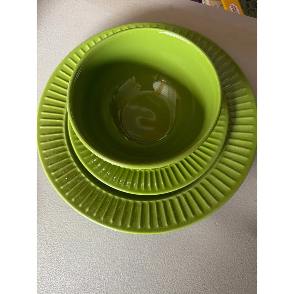 Flair Lime Green Ribbed Ceramic 3 Piece Dinnerware Set Plate Bowl Microwave Safe